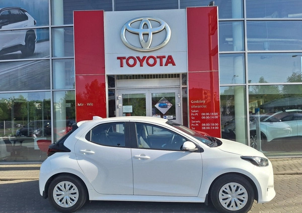 Toyota Yaris cena 82900 przebieg: 22725, rok produkcji 2022 z Podkowa Leśna małe 596